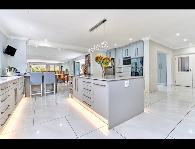 6 BEDROOM HOUSE FOR SALE IN BLUE HILLS COUNTRY ESTATE